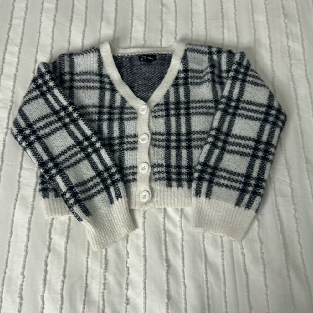 Art class sweater. Size youth large.